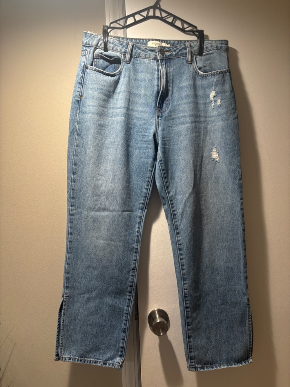 EUC Hidden straight leg Jeans with a slit at the hem size 31
